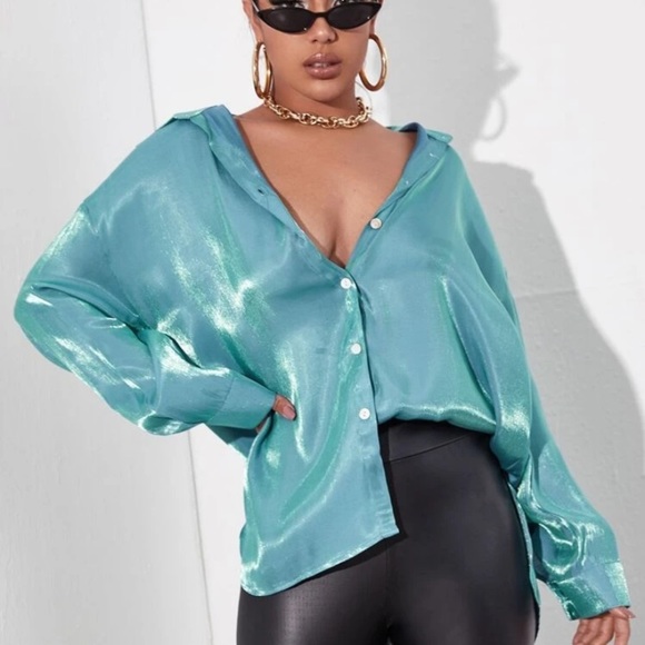 NEW INVENTORY 🔥Button Front Drop Shoulder Metallic Blouse🔥 - Picture 4 of 7